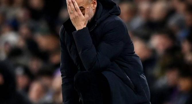 爱游戏tv-曼城后卫连续失误，遭遇防线崩溃