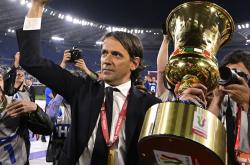 爱游戏网页版-尤文图斯全面击败对手，夺得欧洲足球职业联赛奖杯的简单介绍