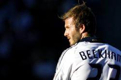 爱游戏在线-德罗赞进攻端无人可挡，黄蜂主场力克北京队