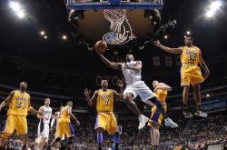 爱游戏体育-霍勒迪末节统治攻防，广厦轻取快船展现团队篮球精髓