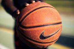 爱游戏入口-浙江队对阵爵士，霍勒迪关键进球定乾坤，一场跨越文化的篮球对话