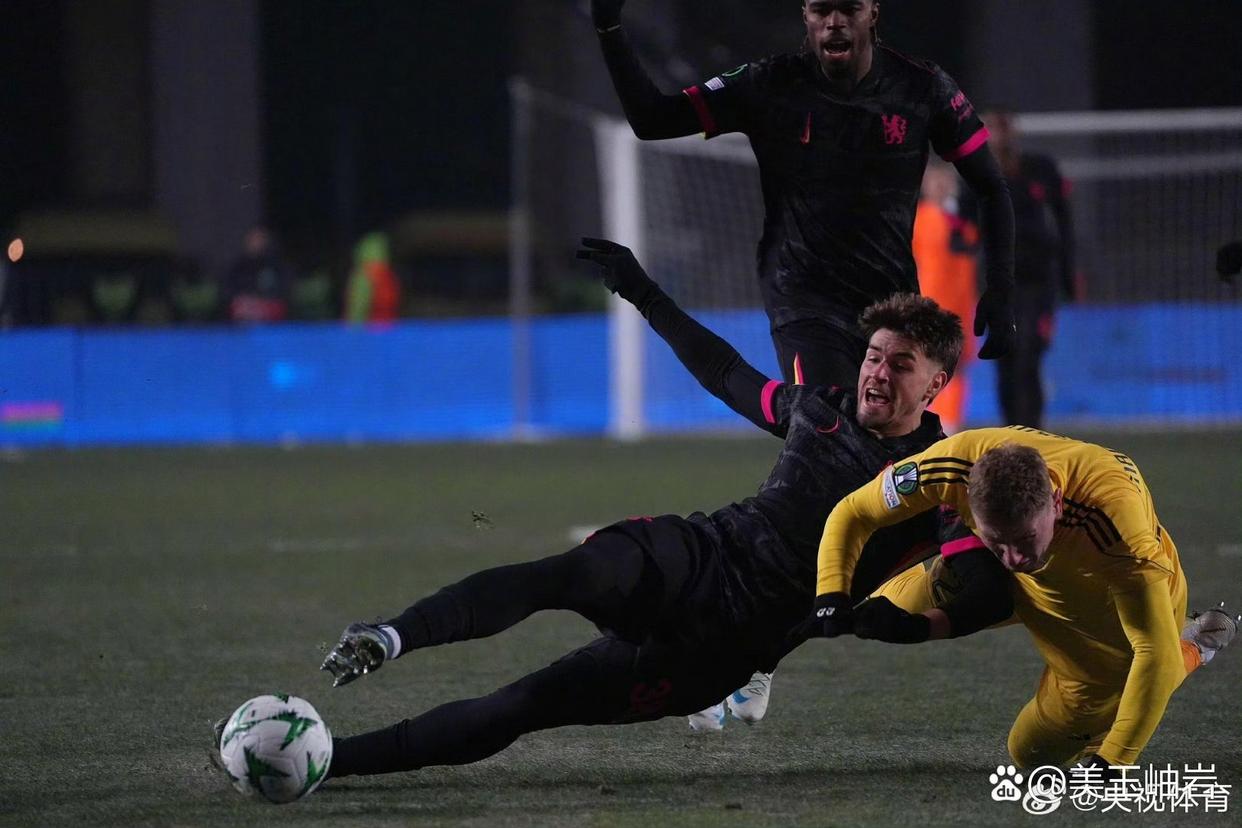 土耳其队在欧洲杯预选赛中击倒立陶宛 土耳其队在欧洲杯预选赛中击倒立陶宛