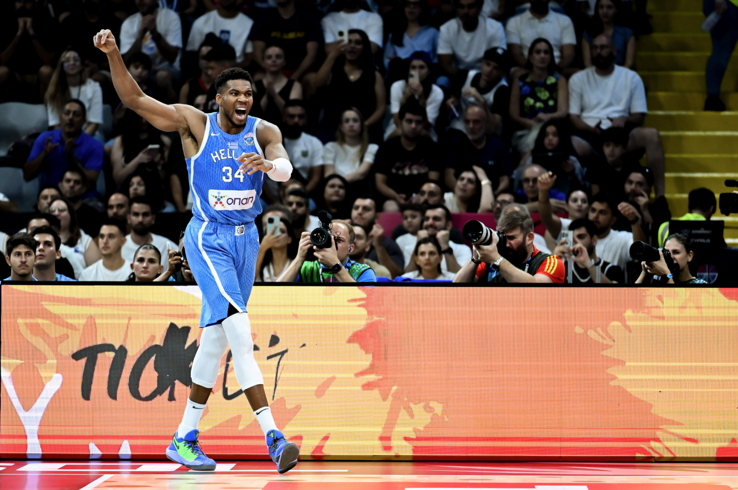 土耳其队在欧洲杯预选赛中击倒立陶宛 土耳其队在欧洲杯预选赛中击倒立陶宛