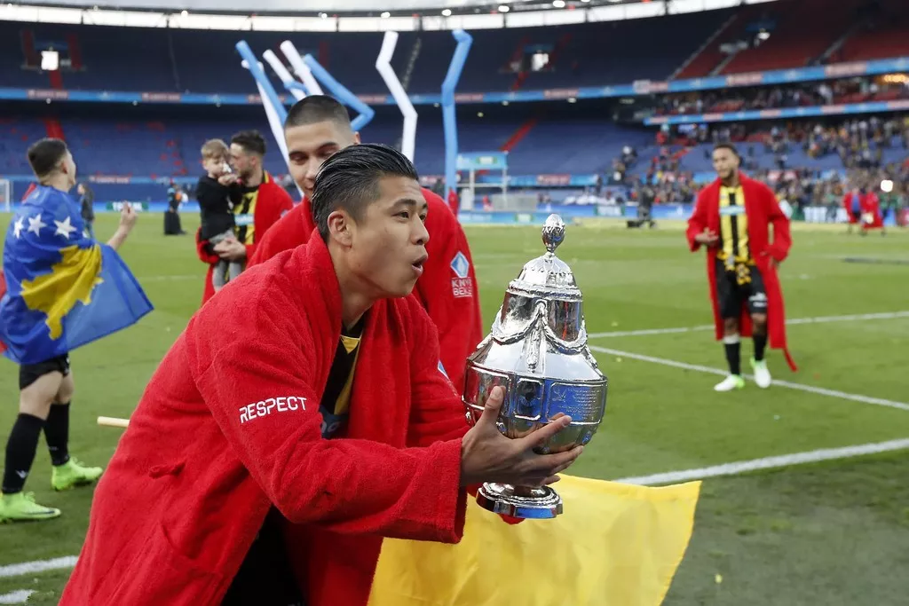 关于前锋连续两场比赛建功,表现抢眼的信息 关于前锋连续两场比赛建功,表现抢眼的信息