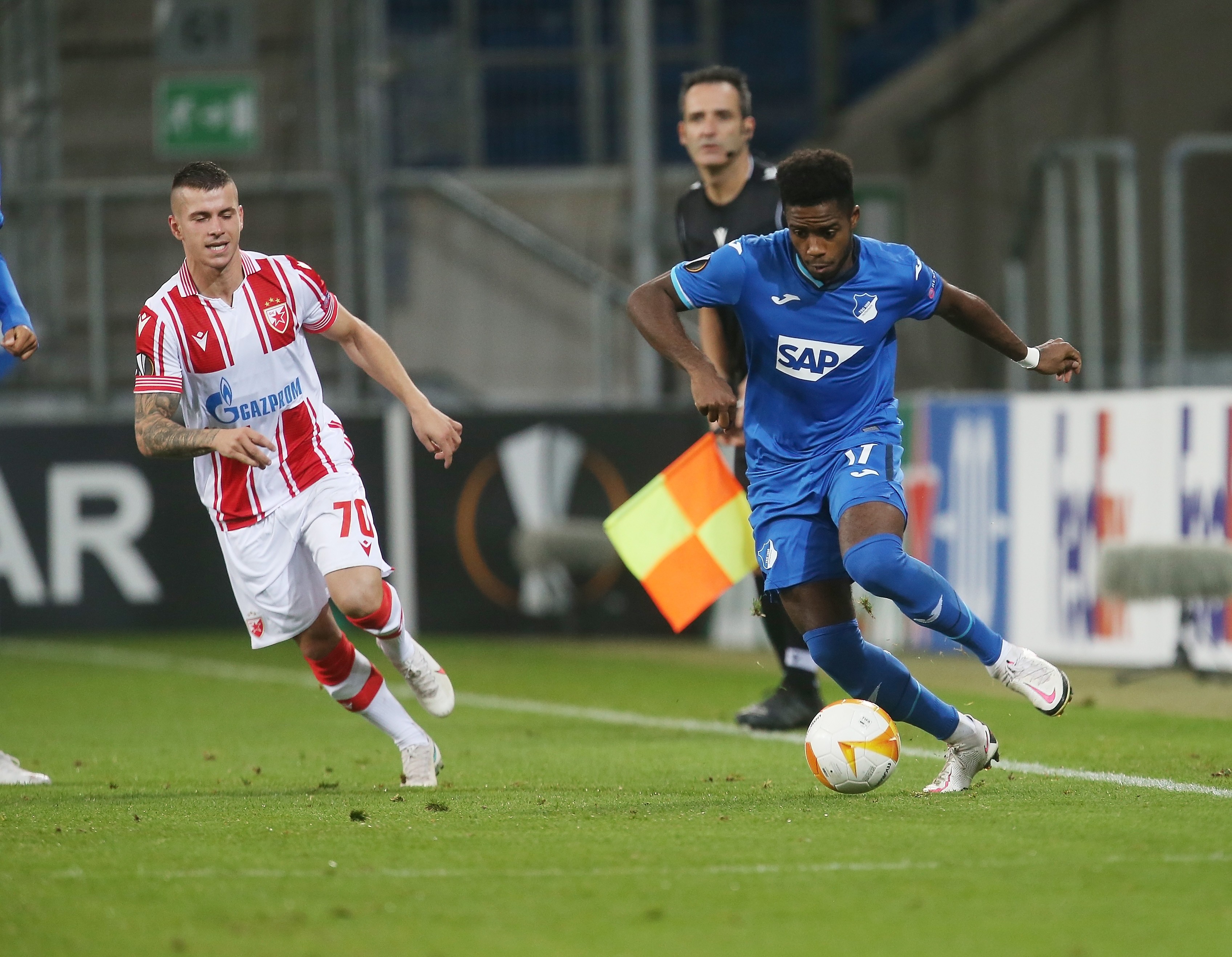 南特后卫表现稳健,帮助球队守住比分 南特后卫表现稳健,帮助球队守住比分