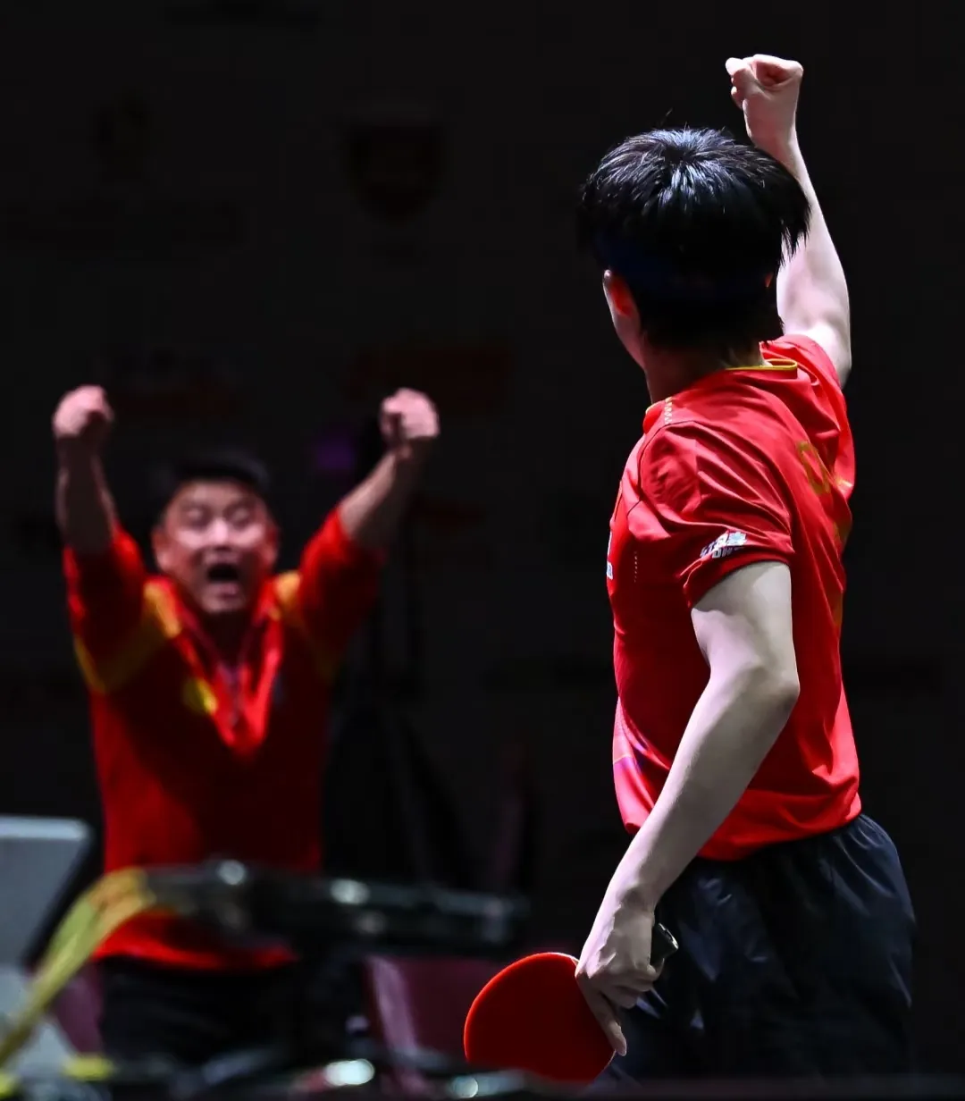 包含乒乓球选手对决，球速如闪电的词条