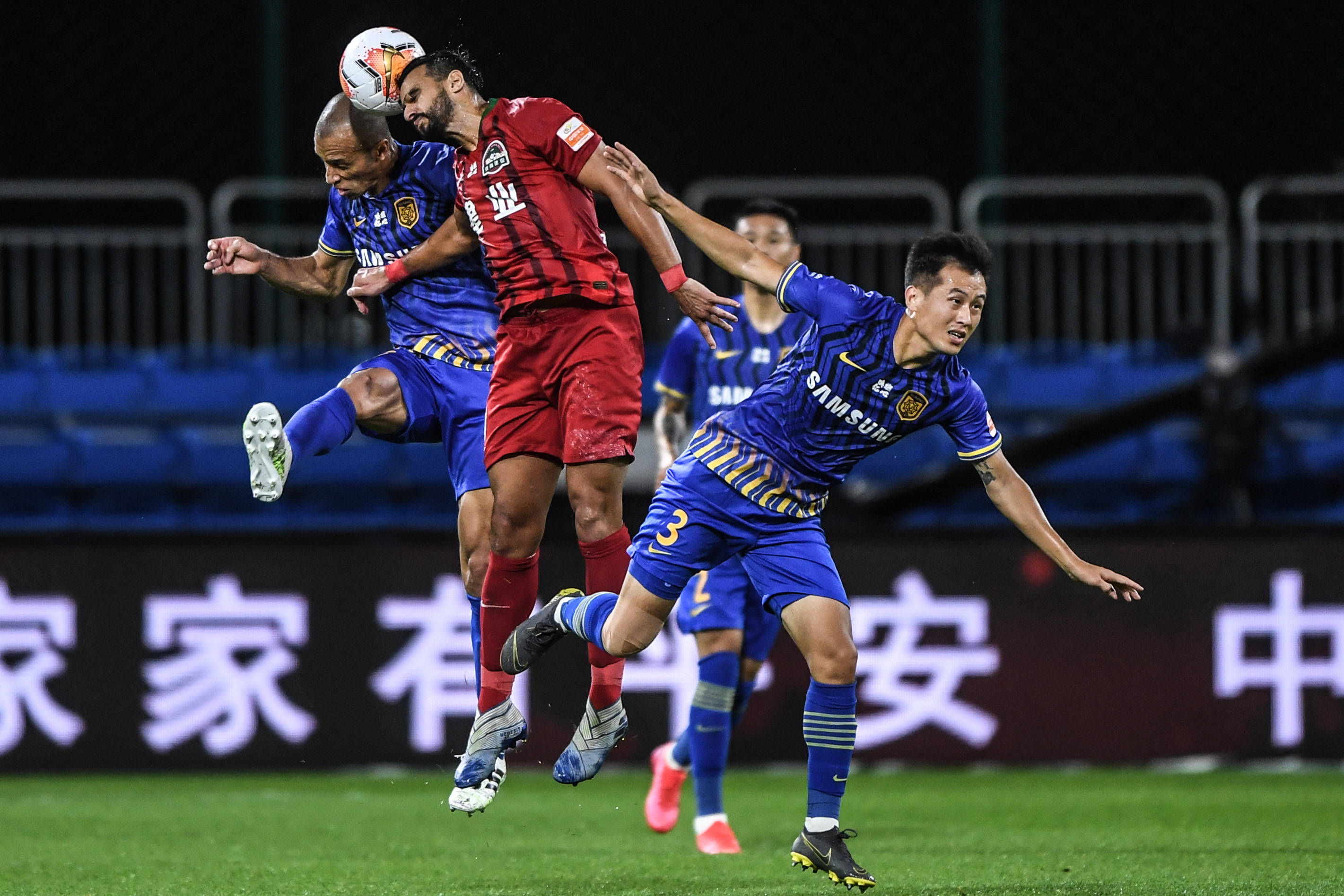 江苏苏宁客场逼平河南建业，争取上册胜利的简单介绍