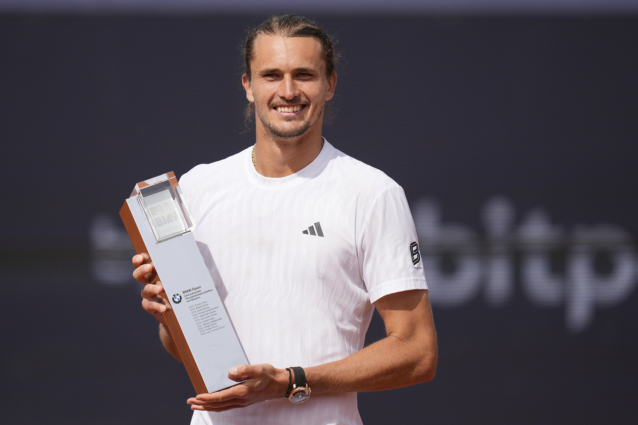 澳网完胜戴维斯杯,兹维列夫点燃赛场的简单介绍 澳网完胜戴维斯杯,兹维列夫点燃赛场的简单介绍