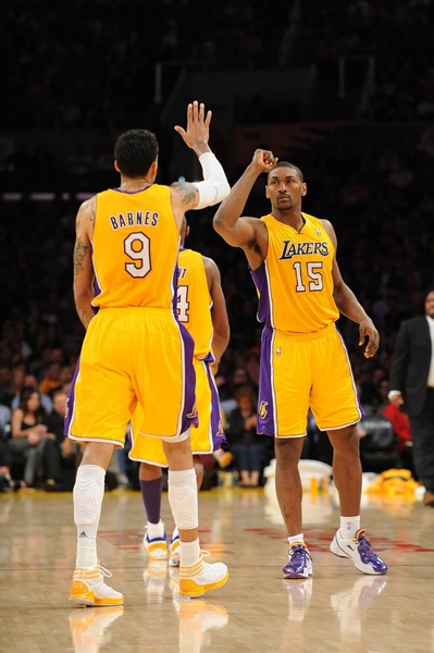 包含快船横扫湖人B队，巴恩斯关键制胜的词条