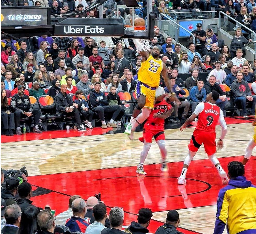 包含快船横扫湖人B队，巴恩斯关键制胜的词条