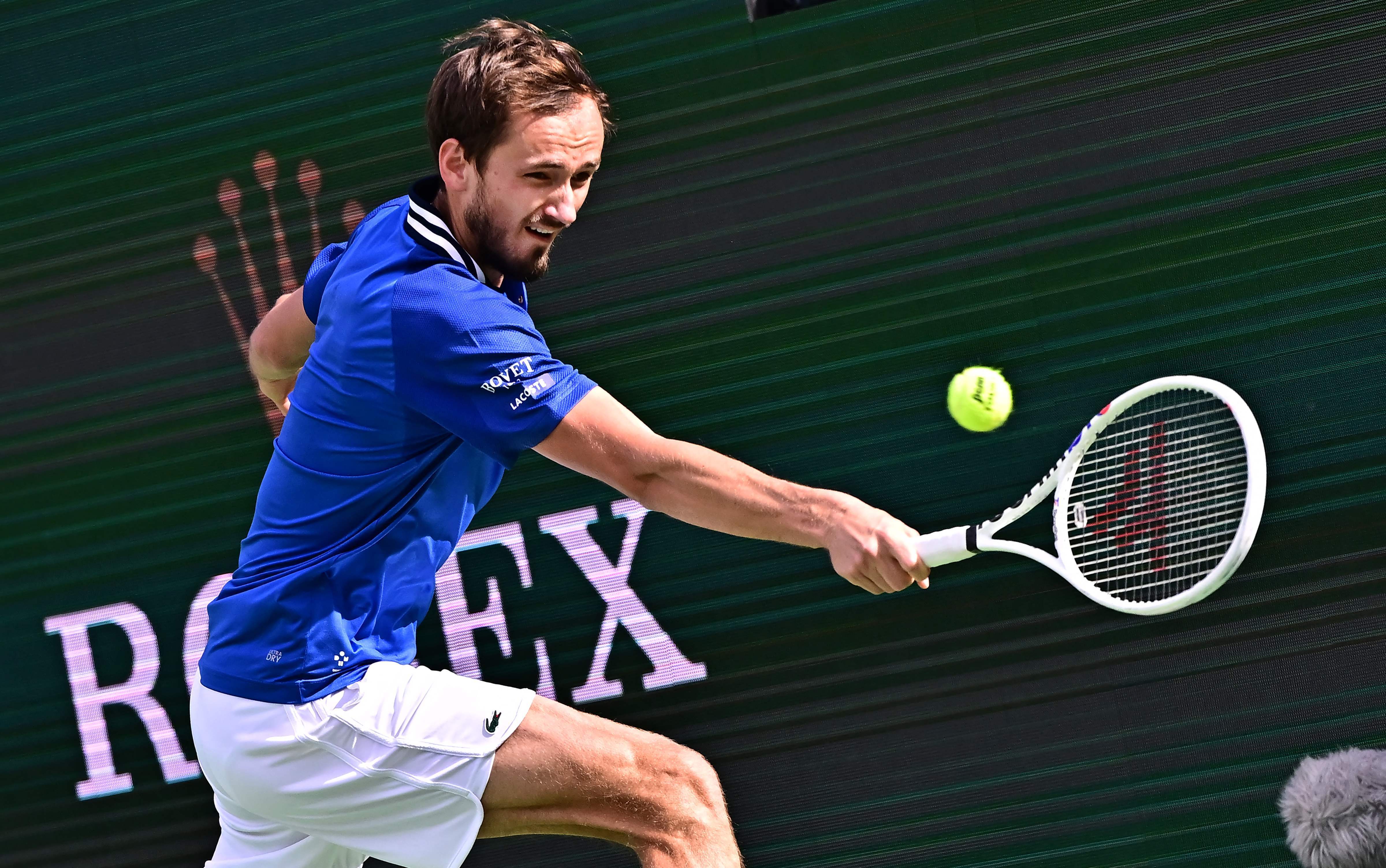 法国网球队力克意大利网球队，梅德韦杰夫关键制胜的简单介绍