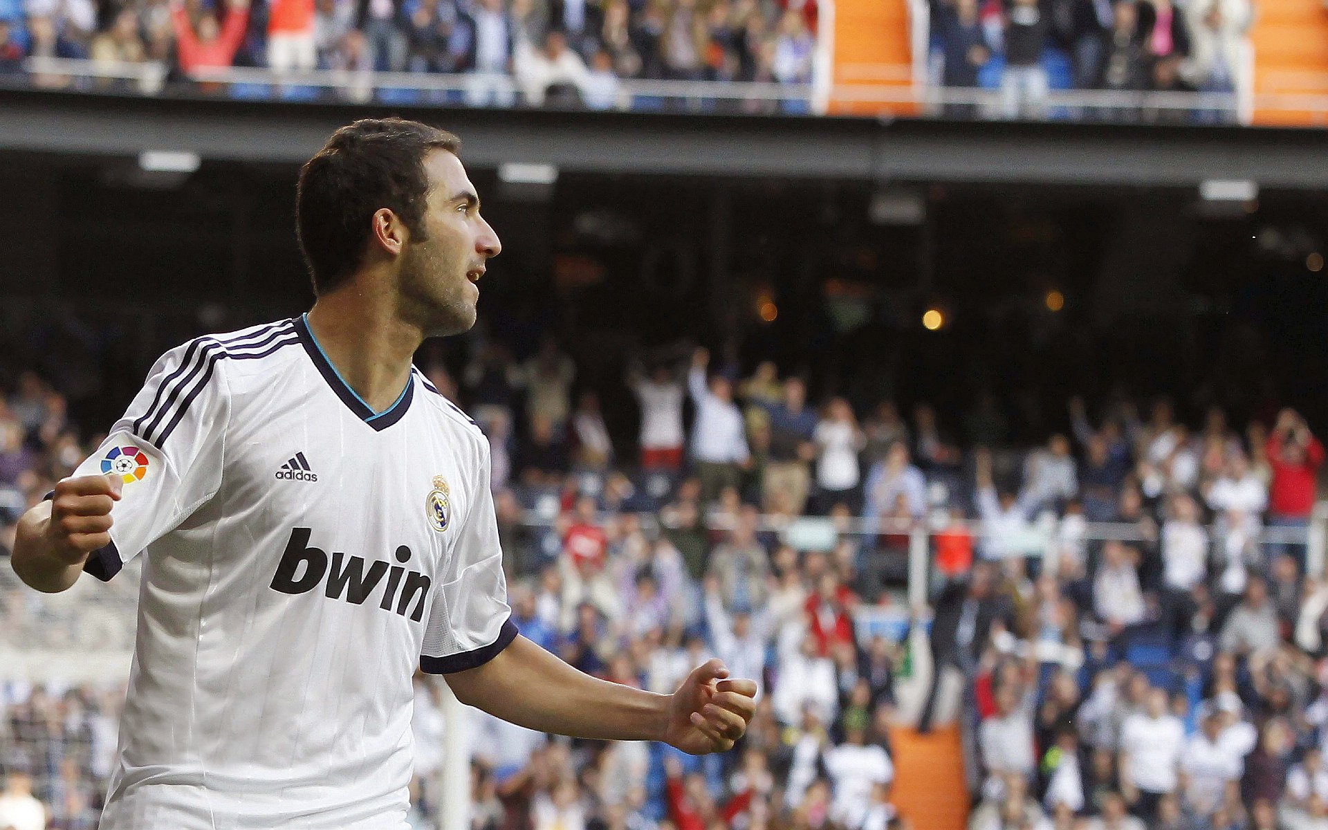 爵士轻取广东队，爱德华兹成为关键先生